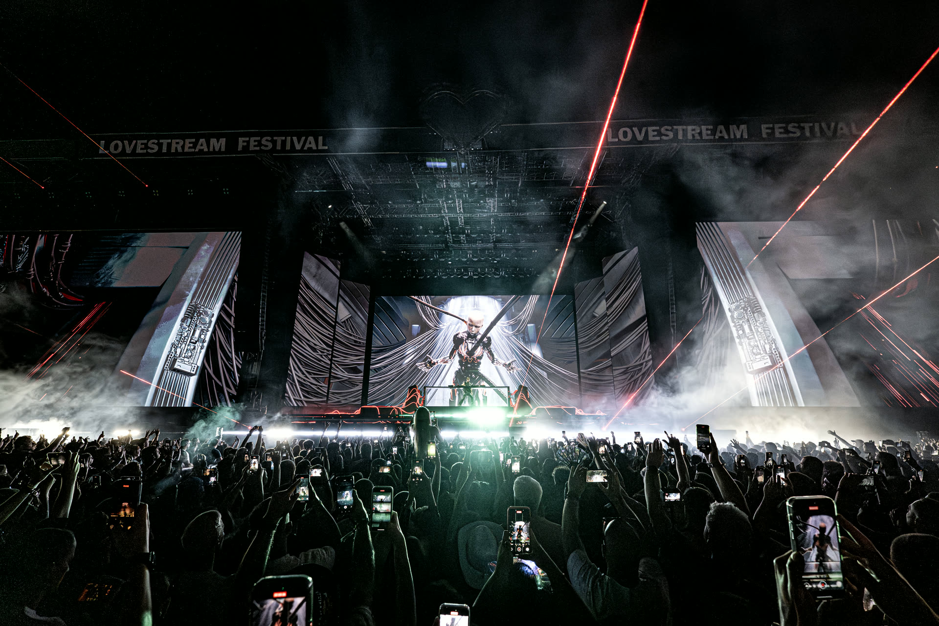 Stage s laserovými lúčmi
